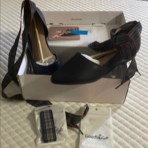 NIB Women's Dream Paris Navy Flats with Ankle strap Ribbon Detail